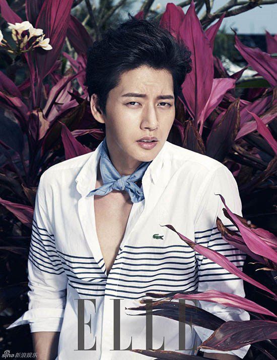 top-10-my-nam-han-quoc-mac-ao-so-mi-trang-dep-me-hon 11