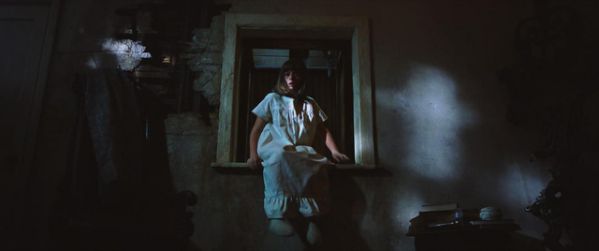 so-voi-annabelle-creation-thi-get-out-split-raw-chua-la-gi 4